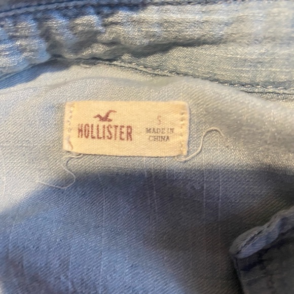 Womens button up shirts 1- Hollister, 1-American Eagle - Picture 5 of 6